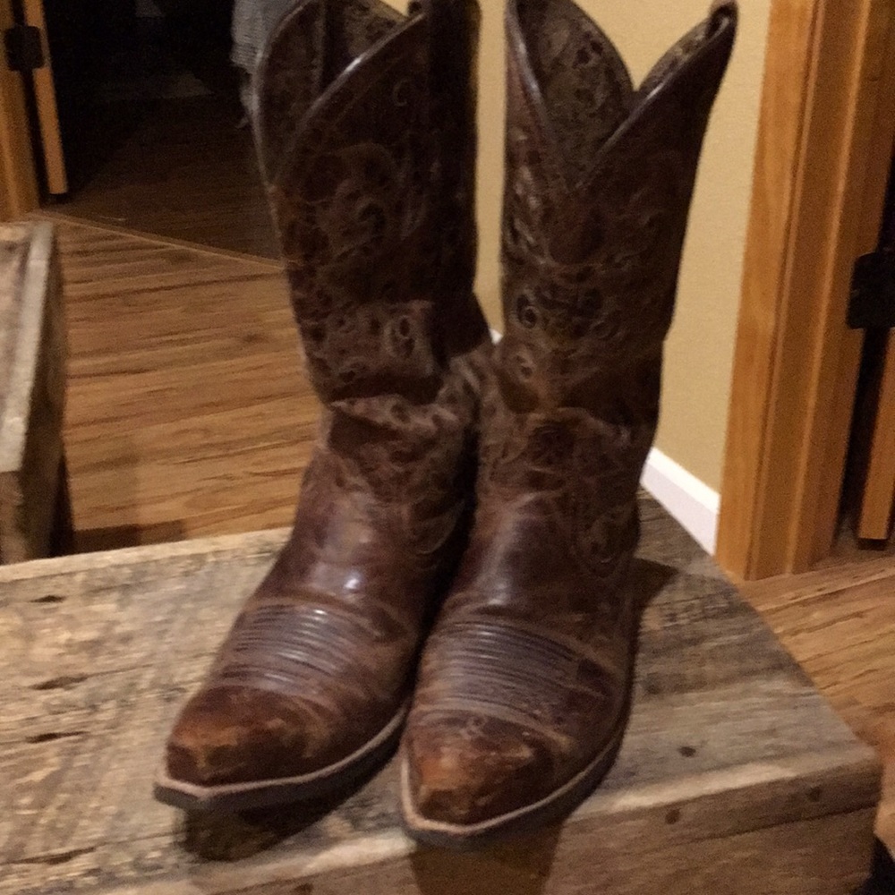 Ariat women’s 9.5 cowboy boots